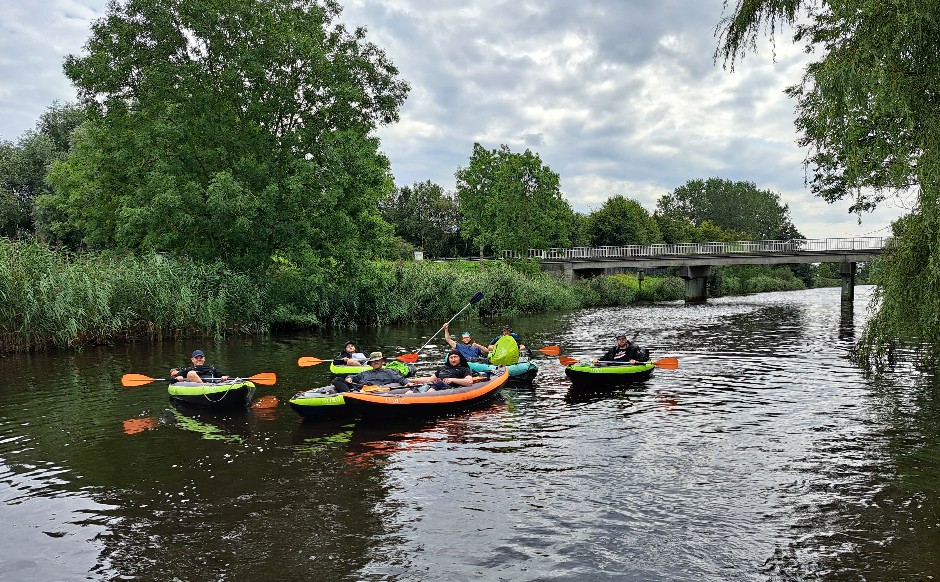 miniMARINA - Kanuten auf Tour - auf dem Hadelner Kanal